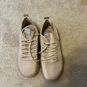 Steve Madden runners